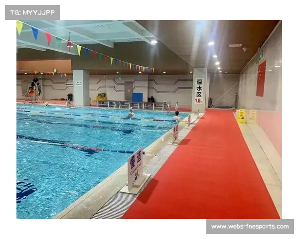 儿童体验区设迷你泳池，专业教练指导基础动作