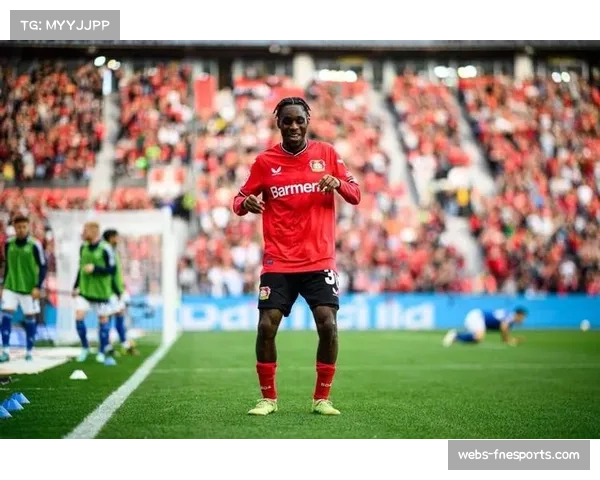 争议瞬间:弗林蓬禁区内摔倒未获点球,勒沃库森将帅激烈抗议 争议瞬间:弗林蓬禁区内摔倒未获点球,勒沃库森将帅激烈抗议